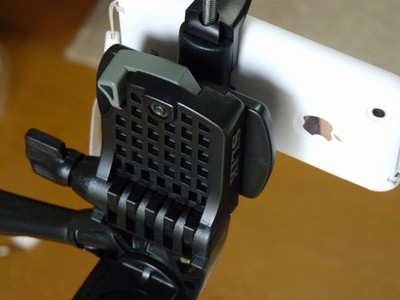 iPhone 3GSを三脚で固定